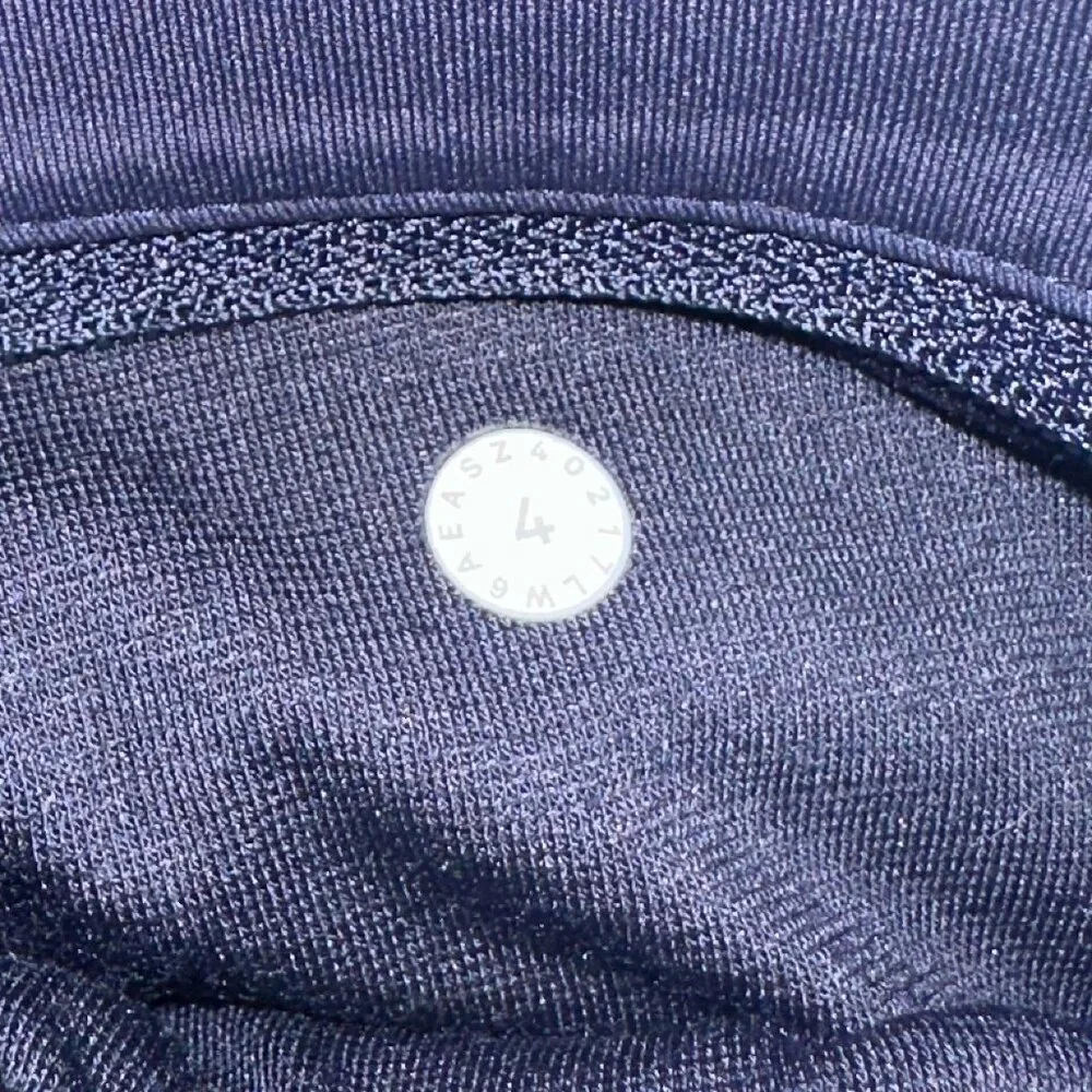 💙 Lululemon Pace Perfect Crop (17") Midnight Navy - Size 4 - Like New 💙 - Picture 10 of 10